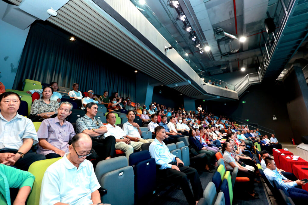 500 cán bộ, công chức, viên chức và người dân phường 13 tham dự chương trình phổ cập công nghệ số do Viện ABAII tổ chức 