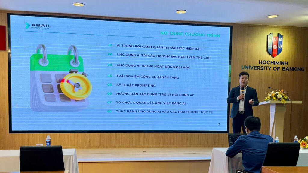 Ông Đỗ Văn Minh giới thiệu tổng quan chương trình và các ứng dụng thực tiễn của AI trong môi trường giáo dục đại học.