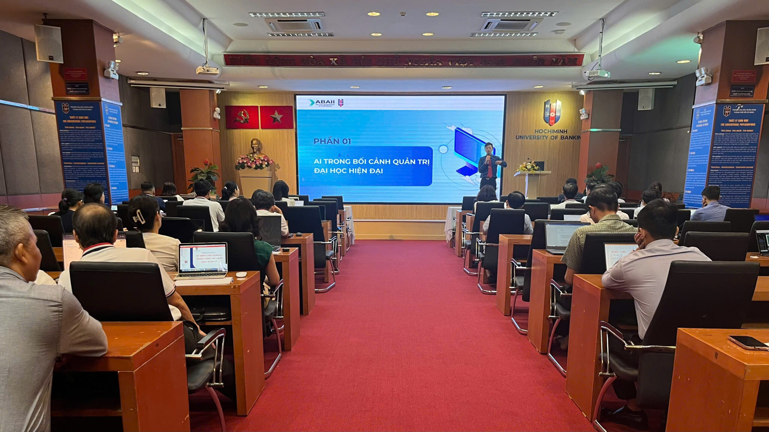 Toàn cảnh khóa học chuyên đề “Ứng dụng Trí tuệ Nhân tạo trong công tác lãnh đạo, quản lý”.